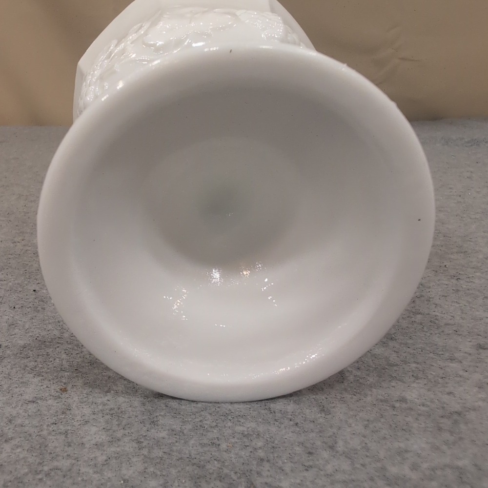 Vintage White Milk Glass Harvest Grape Pedestal Goblet Scalloped Rim - Picture 7 of 8